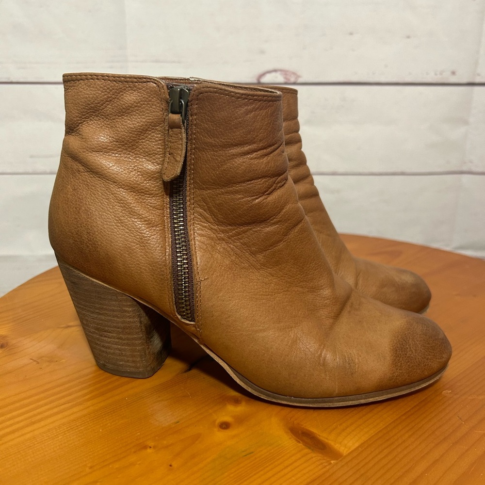 BP Brown Tan Leather Booties Size 9 Boots Zip Shoes Block Heel Factory Distress